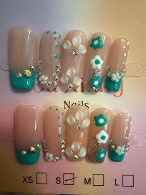 Teal Floral Accent handmade acrylic Press-On Nail Set - Women Makeup